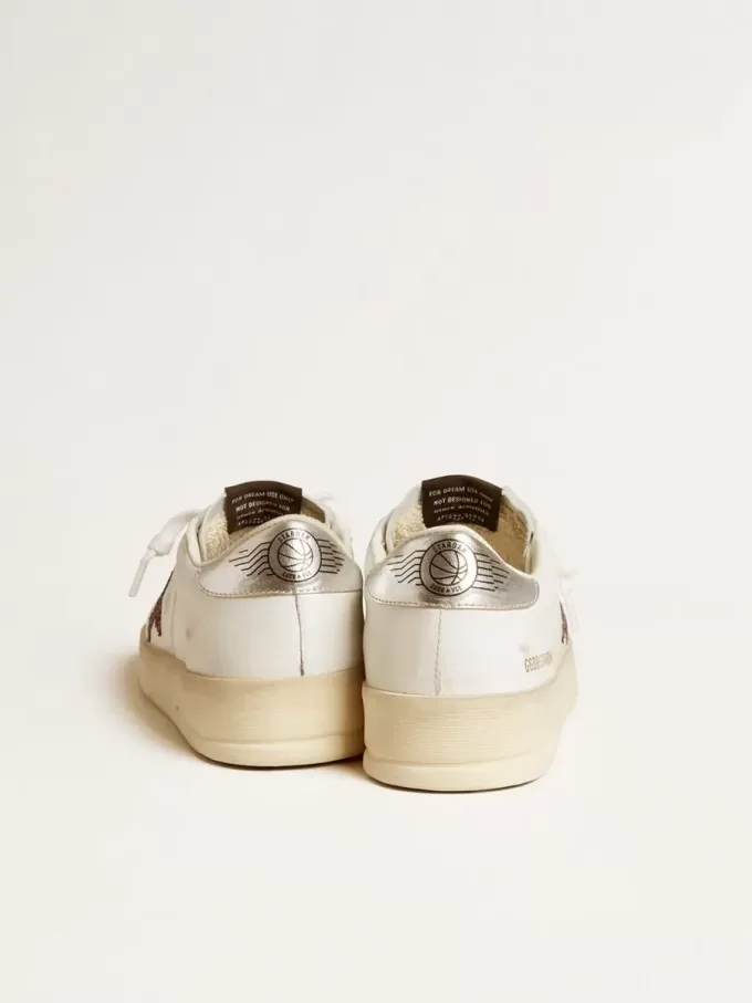 Stardan da donna in nappa con stella glitterata e linguetta sul tallone in pelle metallizzata Stardan da donna in nappa con stella glitterata e linguetta sul tallone in pelle metallizzata