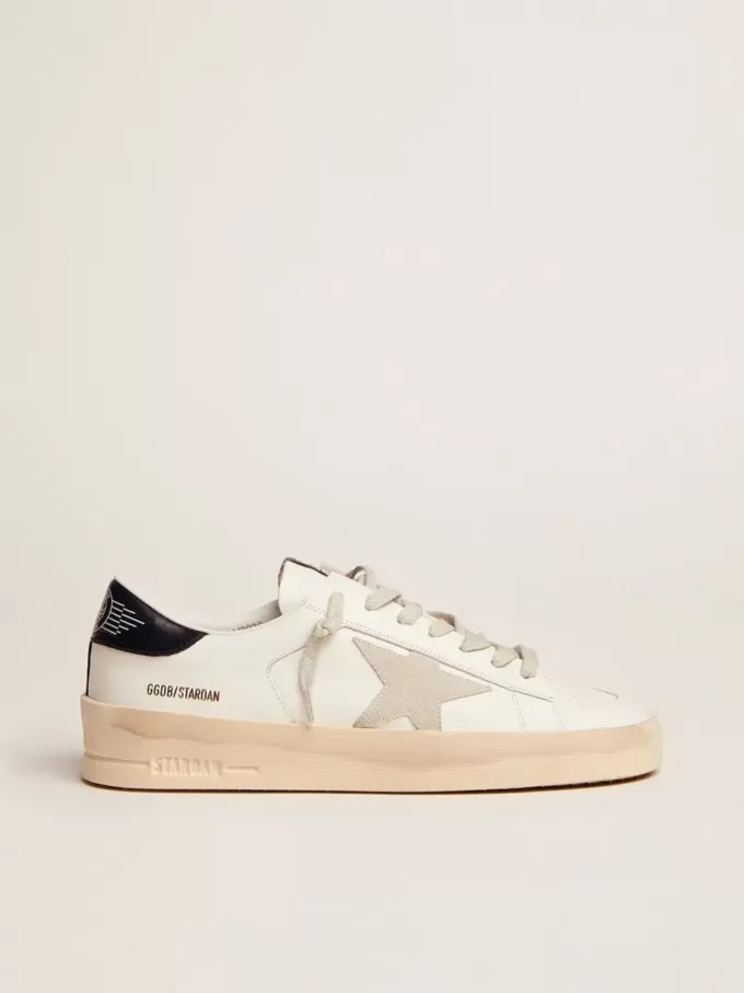 Stardan da uomo con stella in pelle scamosciata grigio ghiaccio e linguetta sul tallone blu navy Stardan da uomo con stella in pelle scamosciata grigio ghiaccio e linguetta sul tallone blu navy