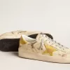 Stardan da uomo in pelle beige con stella e linguetta sul tallone in nabuk color miele Stardan da uomo in pelle beige con stella e linguetta sul tallone in nabuk color miele