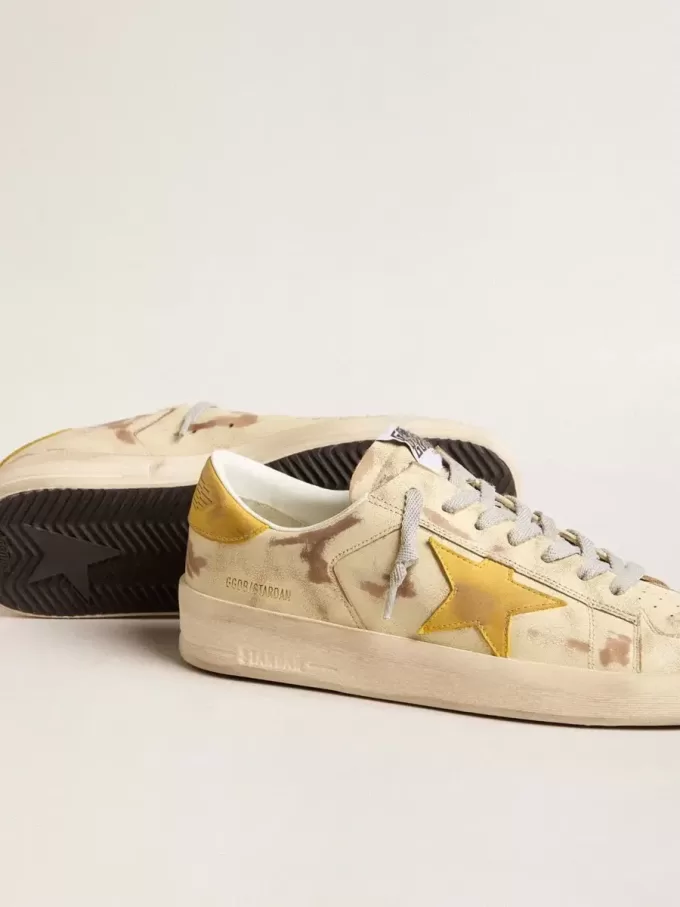 Stardan da uomo in pelle beige con stella e linguetta sul tallone in nabuk color miele Stardan da uomo in pelle beige con stella e linguetta sul tallone in nabuk color miele