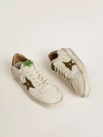 Stardan da uomo in pelle bianca con stella e linguetta sul tallone in pelle verde militare con stampa serpente Stardan da uomo in pelle bianca con stella e linguetta sul tallone in pelle verde militare con stampa serpente