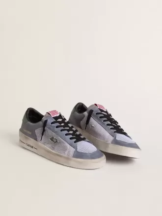 Stardan da uomo in pelle scamosciata blu polvere con stella e linguetta sul tallone in pelle verde Stardan da uomo in pelle scamosciata blu polvere con stella e linguetta sul tallone in pelle verde