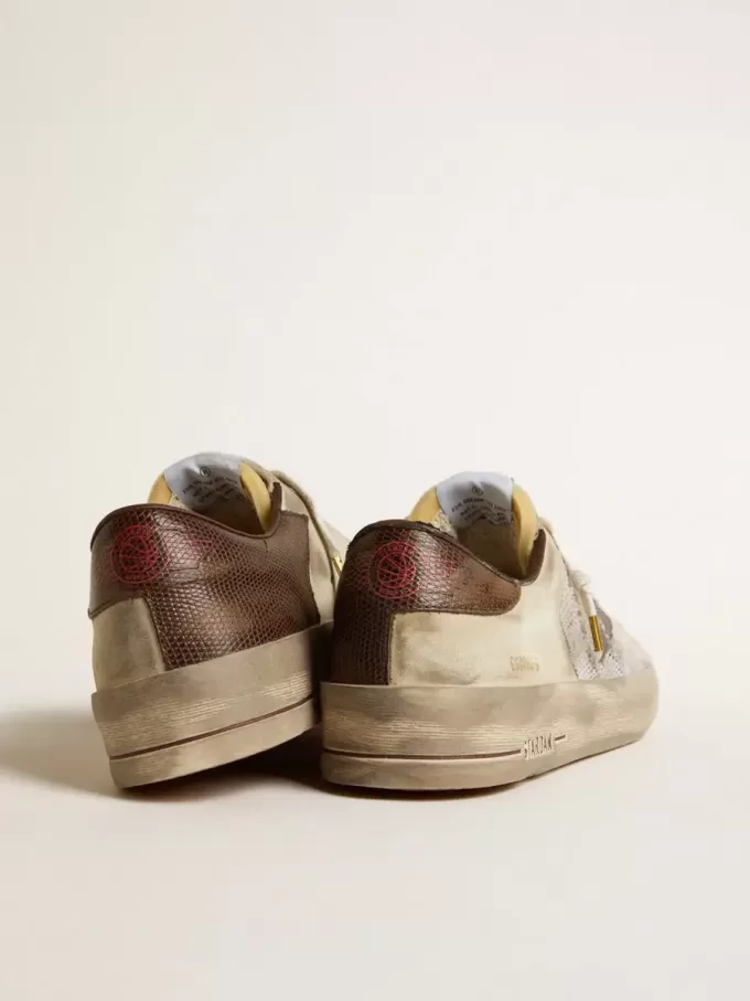 Stardan in nabuk e mesh con stella in pelle marrone con stampa lucertola Stardan in nabuk e mesh con stella in pelle marrone con stampa lucertola