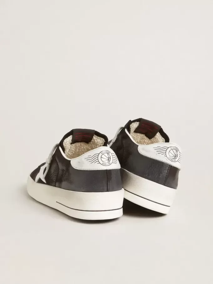 Stardan in nabuk nero e mesh con stella e linguetta sul tallone in pelle grigia