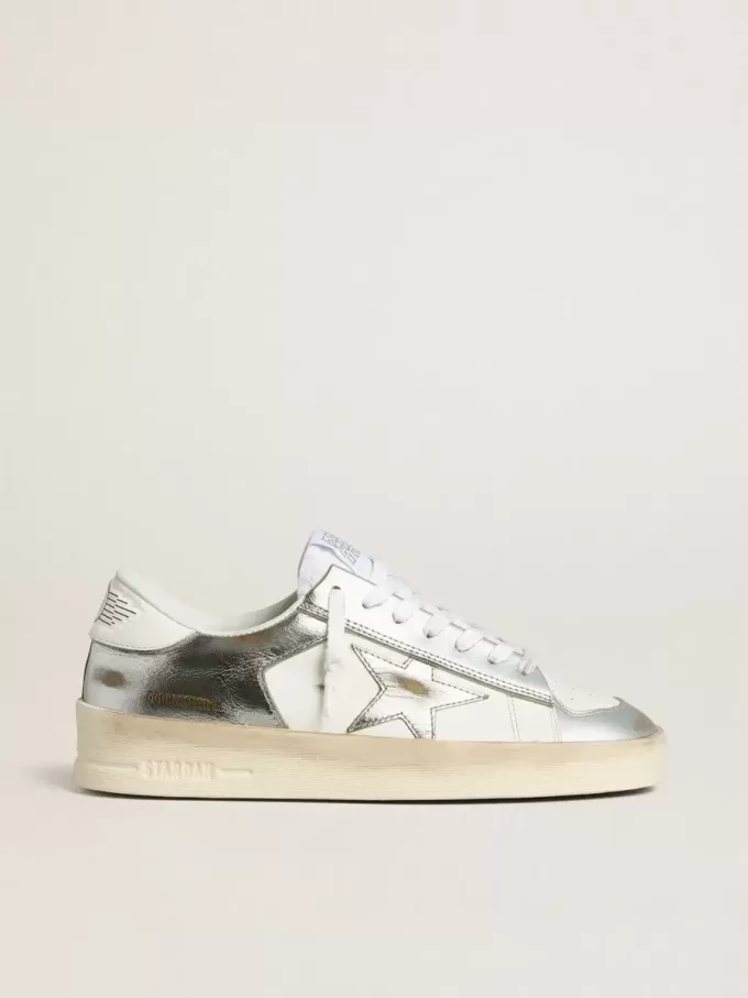 Stardan in pelle argentata con linguetta bianca sul tallone