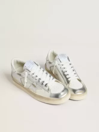 Stardan in pelle argentata con linguetta bianca sul tallone Stardan in pelle argentata con linguetta bianca sul tallone