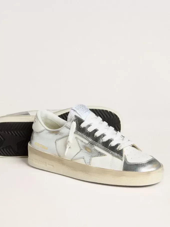 Stardan in pelle argentata con linguetta bianca sul tallone