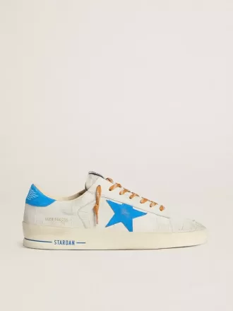Stardan in pelle bianca con stampa cocco, stella in pelle scamosciata azzurra e linguetta sul tallone Stardan in pelle bianca con stampa cocco, stella in pelle scamosciata azzurra e linguetta sul tallone
