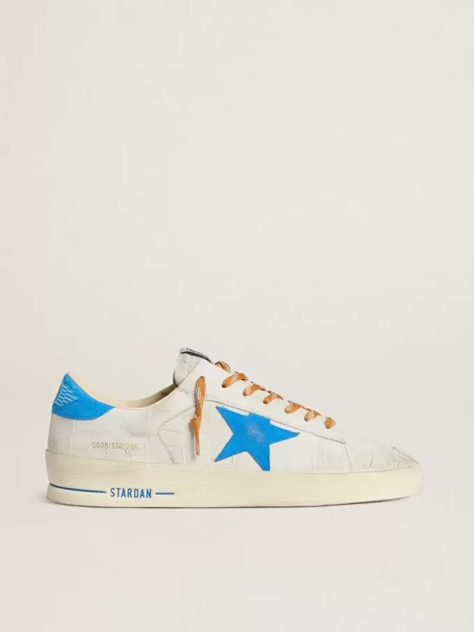 Stardan in pelle bianca con stampa cocco, stella in pelle scamosciata azzurra e linguetta sul tallone Stardan in pelle bianca con stampa cocco, stella in pelle scamosciata azzurra e linguetta sul tallone
