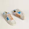 Stardan in pelle bianca con stampa cocco, stella in pelle scamosciata azzurra e linguetta sul tallone Stardan in pelle bianca con stampa cocco, stella in pelle scamosciata azzurra e linguetta sul tallone
