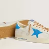 Stardan in pelle bianca con stampa cocco, stella in pelle scamosciata azzurra e linguetta sul tallone Stardan in pelle bianca con stampa cocco, stella in pelle scamosciata azzurra e linguetta sul tallone