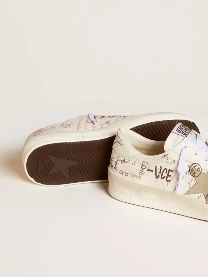 Stardan in pelle con scritte all-over e stella in pelle scamosciata grigio ghiaccio Stardan in pelle con scritte all-over e stella in pelle scamosciata grigio ghiaccio