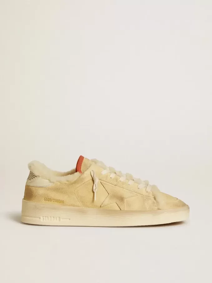 Stardan in pelle scamosciata beige con tallone in pelle e fodera in shearling Stardan in pelle scamosciata beige con tallone in pelle e fodera in shearling