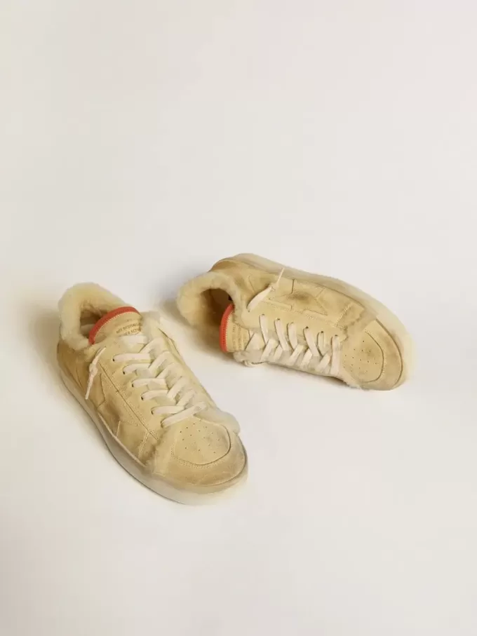 Stardan in pelle scamosciata beige con tallone in pelle e fodera in shearling Stardan in pelle scamosciata beige con tallone in pelle e fodera in shearling
