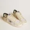 Stardan in pelle scamosciata bianca e mesh con stella e linguetta sul tallone in pelle verde