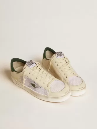Stardan in pelle scamosciata bianca e mesh con stella e linguetta sul tallone in pelle verde Stardan in pelle scamosciata bianca e mesh con stella e linguetta sul tallone in pelle verde