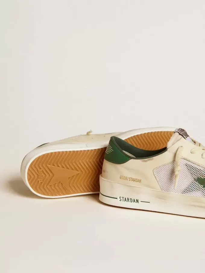 Stardan in pelle scamosciata bianca e mesh con stella e linguetta sul tallone in pelle verde