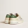 Stardan in pelle scamosciata bianca e mesh con stella e linguetta sul tallone in pelle verde