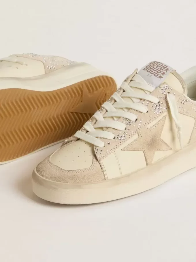 Stardan in pelle scamosciata color crema e pelle con Swarovski e stella in pelle scamosciata Stardan in pelle scamosciata color crema e pelle con Swarovski e stella in pelle scamosciata
