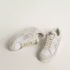 Stardan LTD in pelle bianca con stella e linguetta sul tallone in camoscio grigio ghiaccio Stardan LTD in pelle bianca con stella e linguetta sul tallone in camoscio grigio ghiaccio