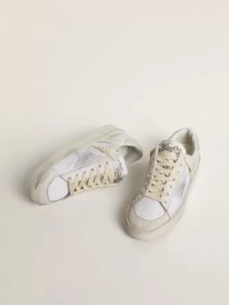 Stardan LTD in pelle bianca con stella e linguetta sul tallone in camoscio grigio ghiaccio Stardan LTD in pelle bianca con stella e linguetta sul tallone in camoscio grigio ghiaccio