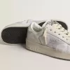 Stardan LTD in pelle bianca con stella e linguetta sul tallone in camoscio grigio ghiaccio Stardan LTD in pelle bianca con stella e linguetta sul tallone in camoscio grigio ghiaccio