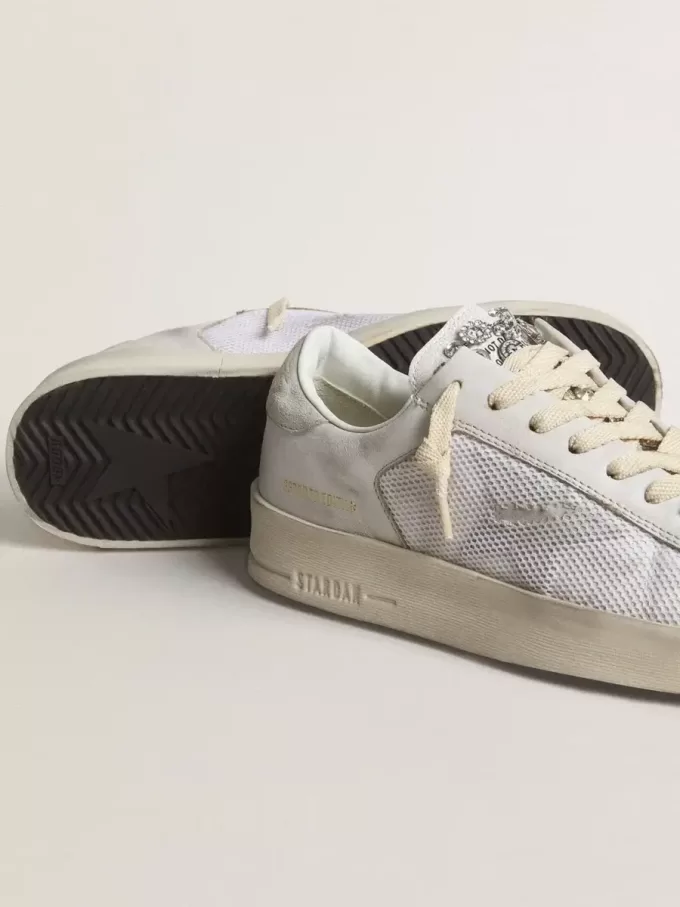 Stardan LTD in pelle bianca con stella e linguetta sul tallone in camoscio grigio ghiaccio Stardan LTD in pelle bianca con stella e linguetta sul tallone in camoscio grigio ghiaccio