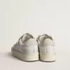 Stardan LTD in pelle bianca con stella e linguetta sul tallone in camoscio grigio ghiaccio Stardan LTD in pelle bianca con stella e linguetta sul tallone in camoscio grigio ghiaccio