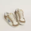 Stardan LTD in pelle bianca e pelle scamosciata color tabacco con stella e linguetta sul tallone in pelle scamosciata azzurra Stardan LTD in pelle bianca e pelle scamosciata color tabacco con stella e linguetta sul tallone in pelle scamosciata azzurra