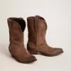 Stivali bassi da donna in camoscio lavato marrone scuro Stivali bassi da donna in camoscio lavato marrone scuro
