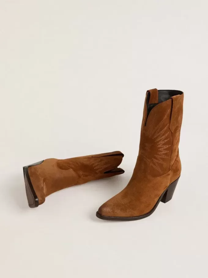 Stivali bassi da donna Wish Star in pelle scamosciata color cognac con ricamo a stella Stivali bassi da donna Wish Star in pelle scamosciata color cognac con ricamo a stella
