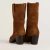 Stivali bassi da donna Wish Star in pelle scamosciata color cognac con ricamo a stella Stivali bassi da donna Wish Star in pelle scamosciata color cognac con ricamo a stella