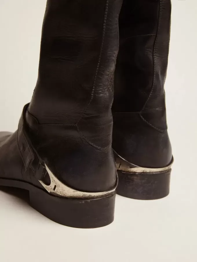 Stivali da donna in pelle nera con morsetto sul tallone Stivali da donna in pelle nera con morsetto sul tallone