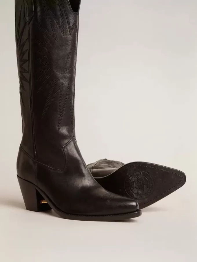 Stivali da donna Wish Star in pelle nera con stella ricamata tono su tono Stivali da donna Wish Star in pelle nera con stella ricamata tono su tono