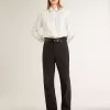 Stivali da donna Wish Star in pelle nera con stella ricamata tono su tono Stivali da donna Wish Star in pelle nera con stella ricamata tono su tono