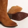 Stivali Wish Star in pelle scamosciata cognac con stella intarsiata tono su tono Stivali Wish Star in pelle scamosciata cognac con stella intarsiata tono su tono
