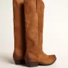 Stivali Wish Star in pelle scamosciata cognac con stella intarsiata tono su tono Stivali Wish Star in pelle scamosciata cognac con stella intarsiata tono su tono