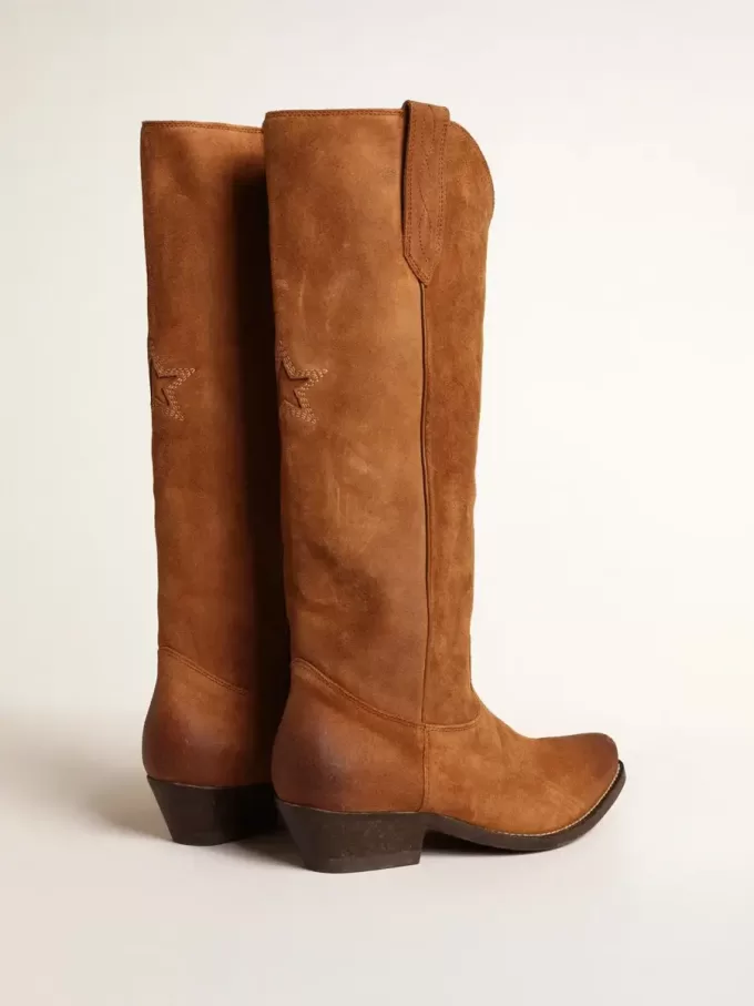 Stivali Wish Star in pelle scamosciata cognac con stella intarsiata tono su tono Stivali Wish Star in pelle scamosciata cognac con stella intarsiata tono su tono