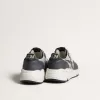 Suola da corsa da uomo in nylon grigio e pelle nappa nera con stella in pelle scamosciata nera Suola da corsa da uomo in nylon grigio e pelle nappa nera con stella in pelle scamosciata nera