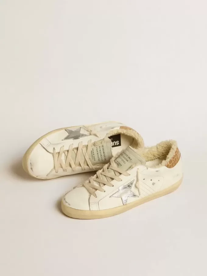 Super-Star con stella in pelle argentata e linguetta sul tallone in pelle con stampa cocco Super-Star con stella in pelle argentata e linguetta sul tallone in pelle con stampa cocco