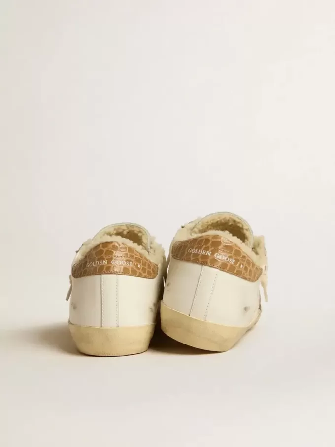 Super-Star con stella in pelle argentata e linguetta sul tallone in pelle con stampa cocco Super-Star con stella in pelle argentata e linguetta sul tallone in pelle con stampa cocco