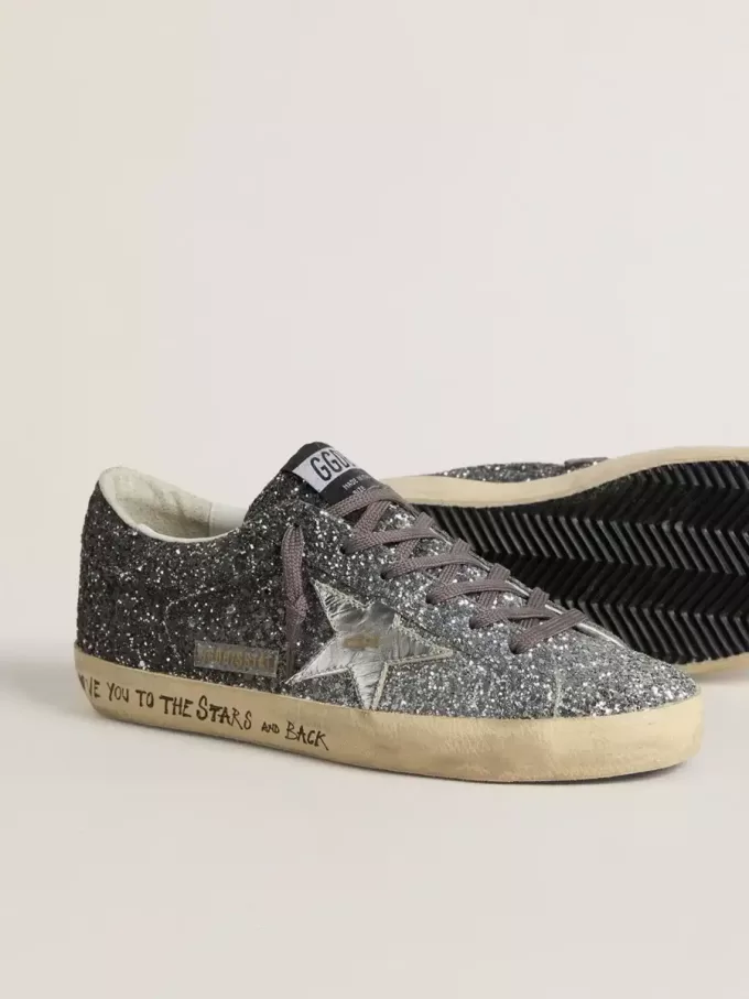 Super Star da donna con parte superiore glitterata e stella in pelle metallizzata argento
