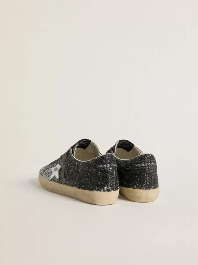 Super Star da donna con parte superiore glitterata e stella in pelle metallizzata argento