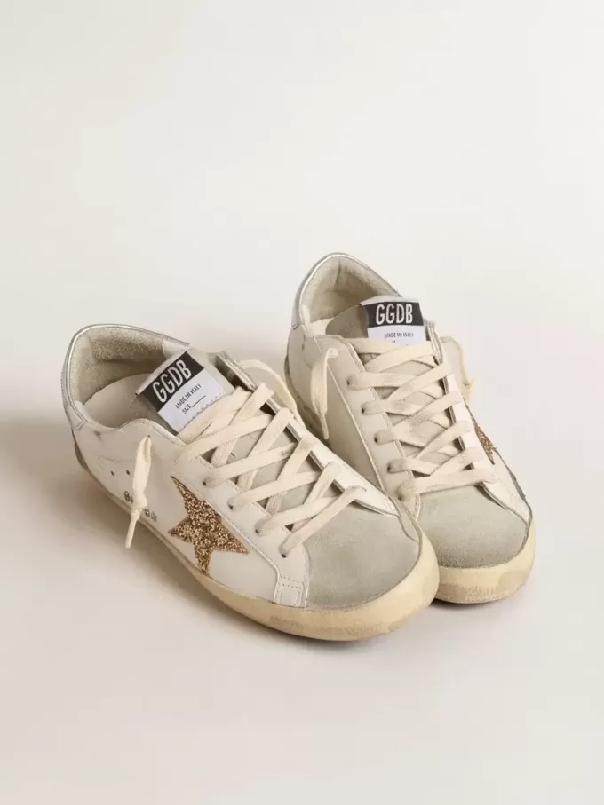 Super-Star da donna con stella glitterata dorata e inserti in camoscio grigio ghiaccio