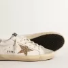 Super-Star da donna con stella glitterata dorata e inserti in camoscio grigio ghiaccio