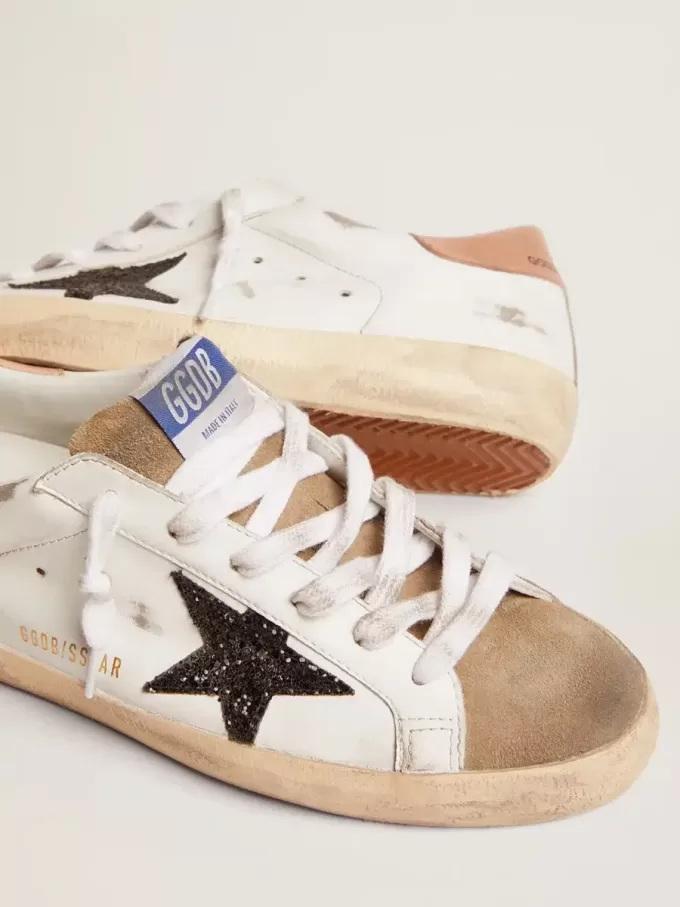 Super-Star da donna con stella glitterata nera e linguetta rosa sul tallone