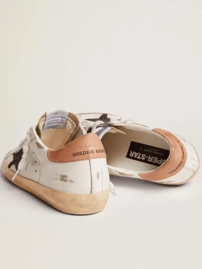 Super-Star da donna con stella glitterata nera e linguetta rosa sul tallone
