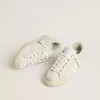 Super-Star da donna con stella in pelle bianca e linguetta sul tallone con effetto vissuto