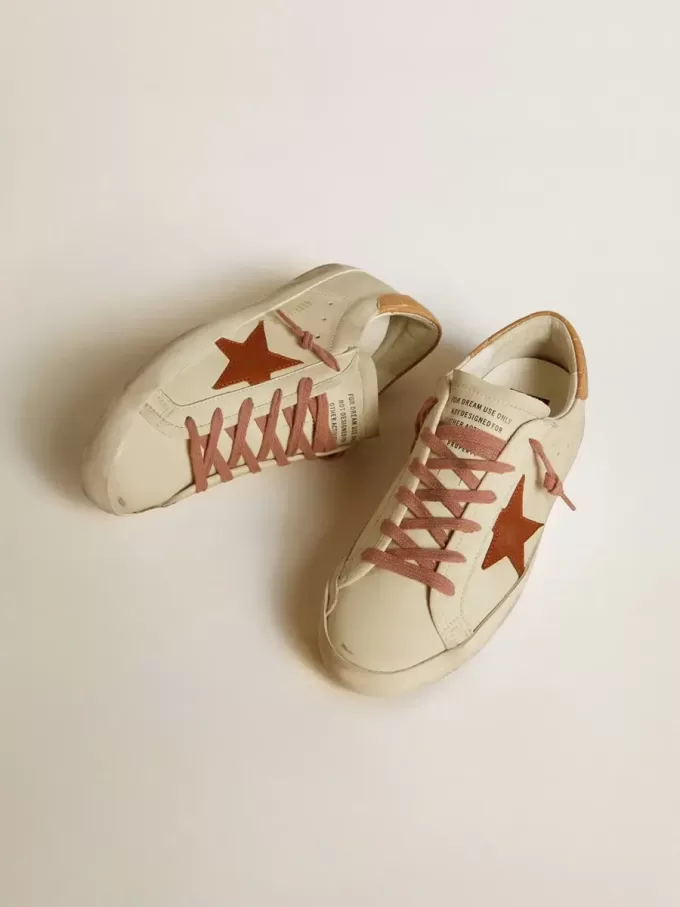 Super-Star da donna con stella in pelle e linguetta sul tallone in pelle con stampa cocco