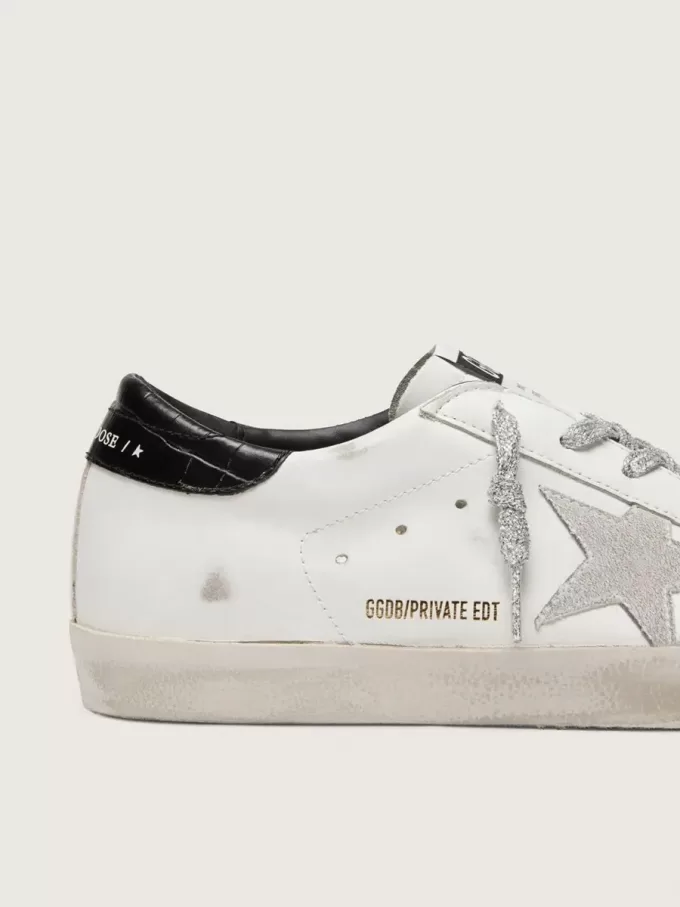 Super-Star da donna con stella in pelle scamosciata bianca e linguetta sul tallone in pelle nera con stampa cocco
